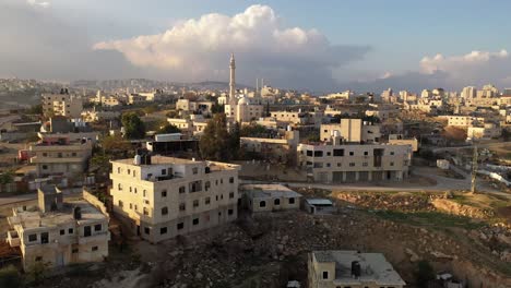 ciudad palestina de al-eizariya en el desierto de judea