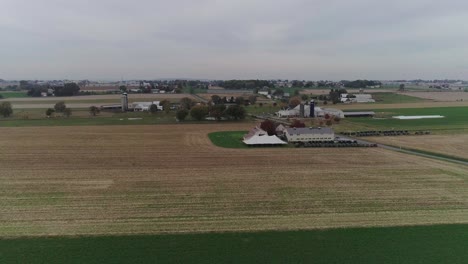 Amische-Hochzeit-Auf-Einer-Amischen-Farm,-Aufgenommen-Von-Einer-Drohne