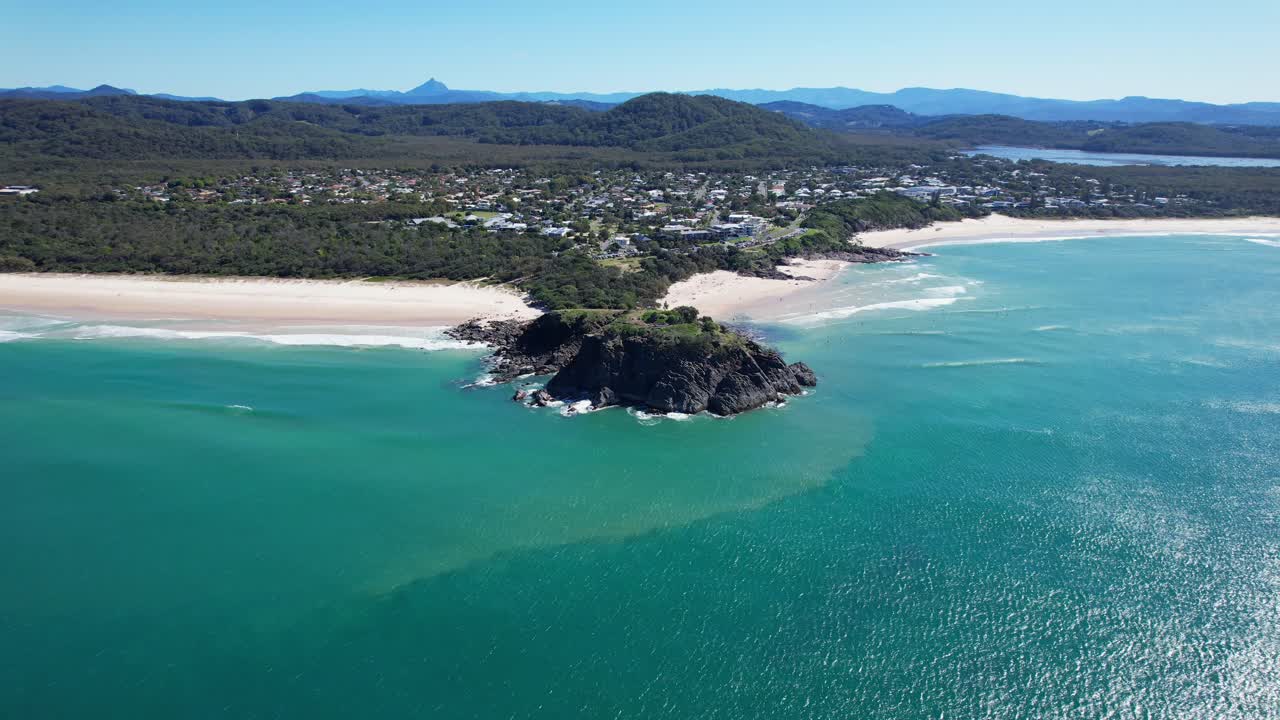 노스 리버, 뉴 사우스 웨일즈, 오스트레일리아의 카바리타 해변을 내려다보는 노리스 헤드랜드 언덕