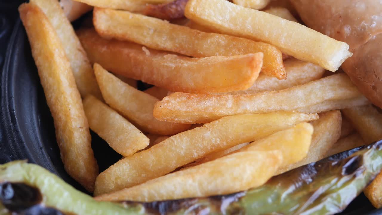 Refeição de Batatas Fritas e Salsicha