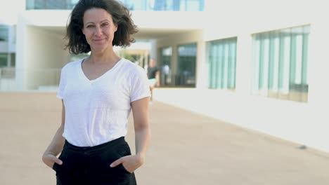 smiling brunette lady wearing casual posing outdoor.