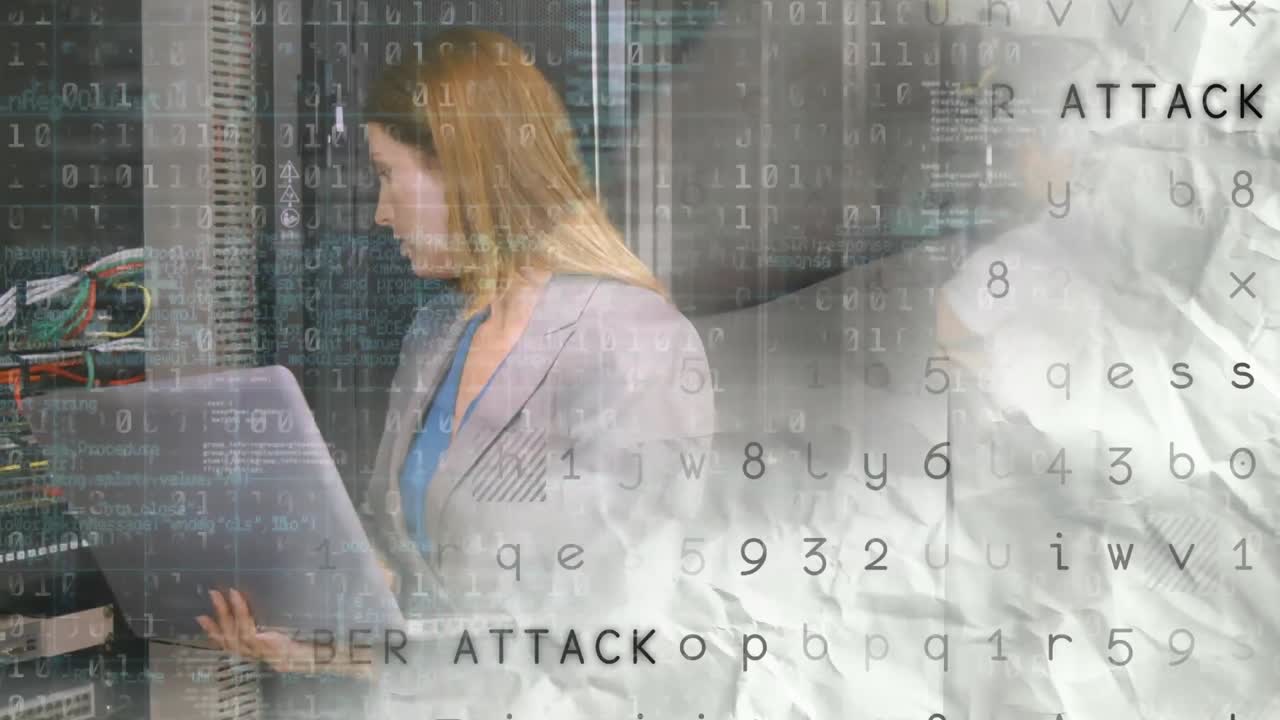 animación del procesamiento de datos sobre mujeres caucásicas que usan computadoras portátiles