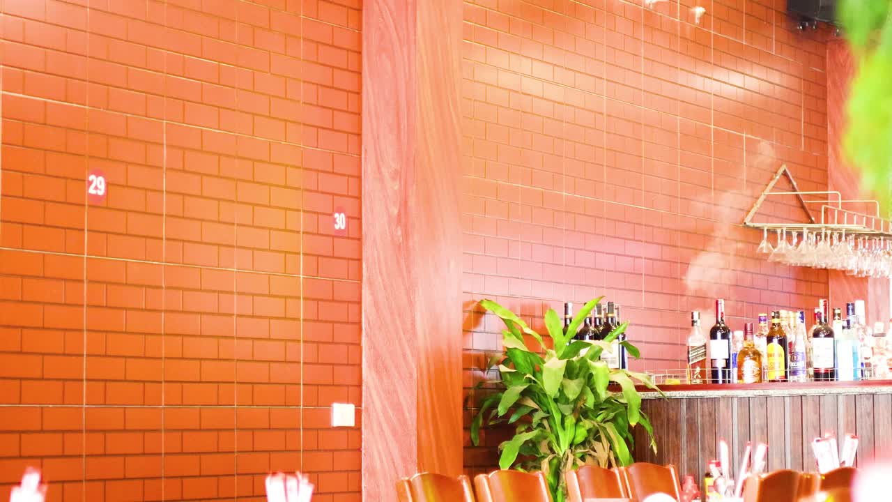 베트남 하노이 에 있는 술 과 식물 이 있는 술집