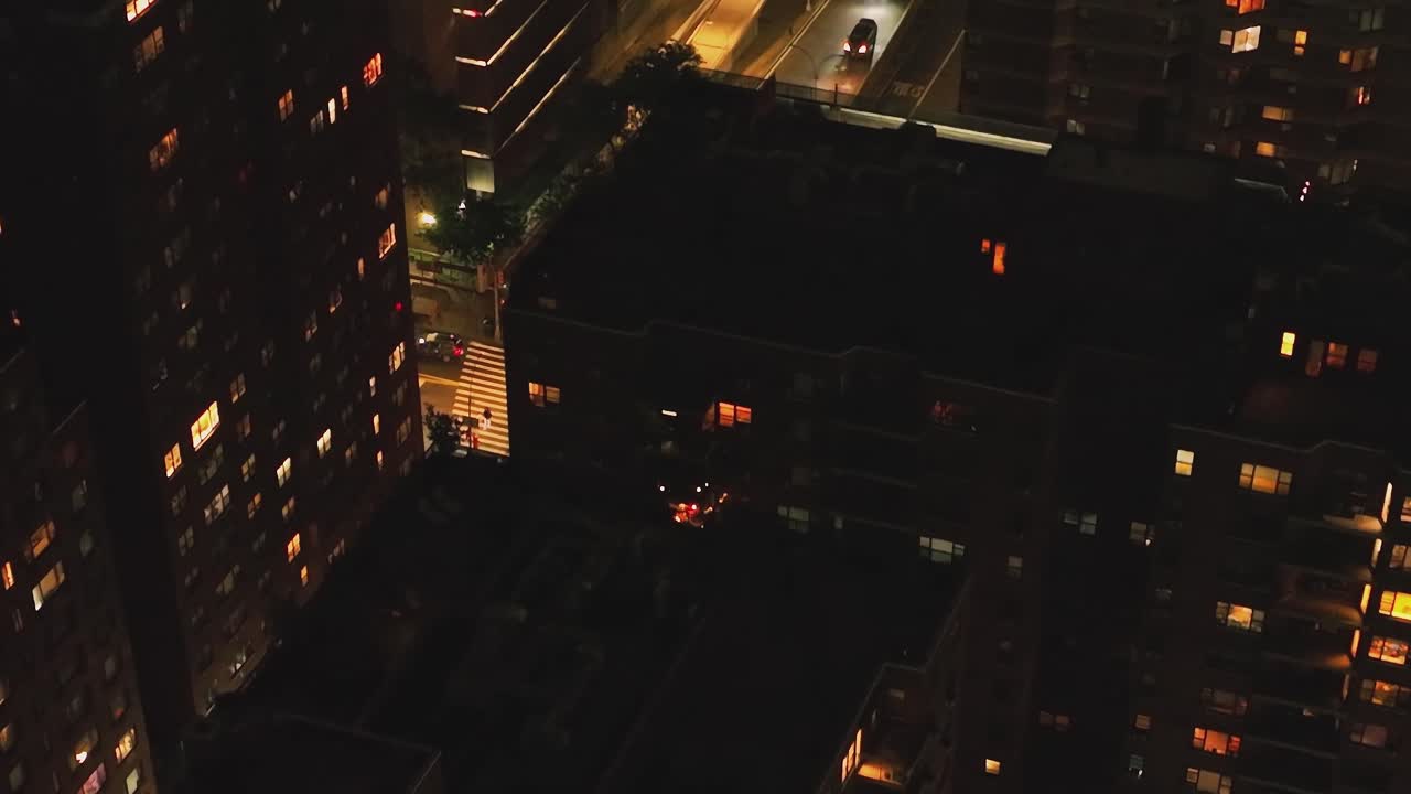 ニューヨーク市の建物と公園の夜景