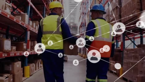 animación de iconos de perfiles conectados sobre la vista trasera de trabajadores caucásicos caminando entre estantes