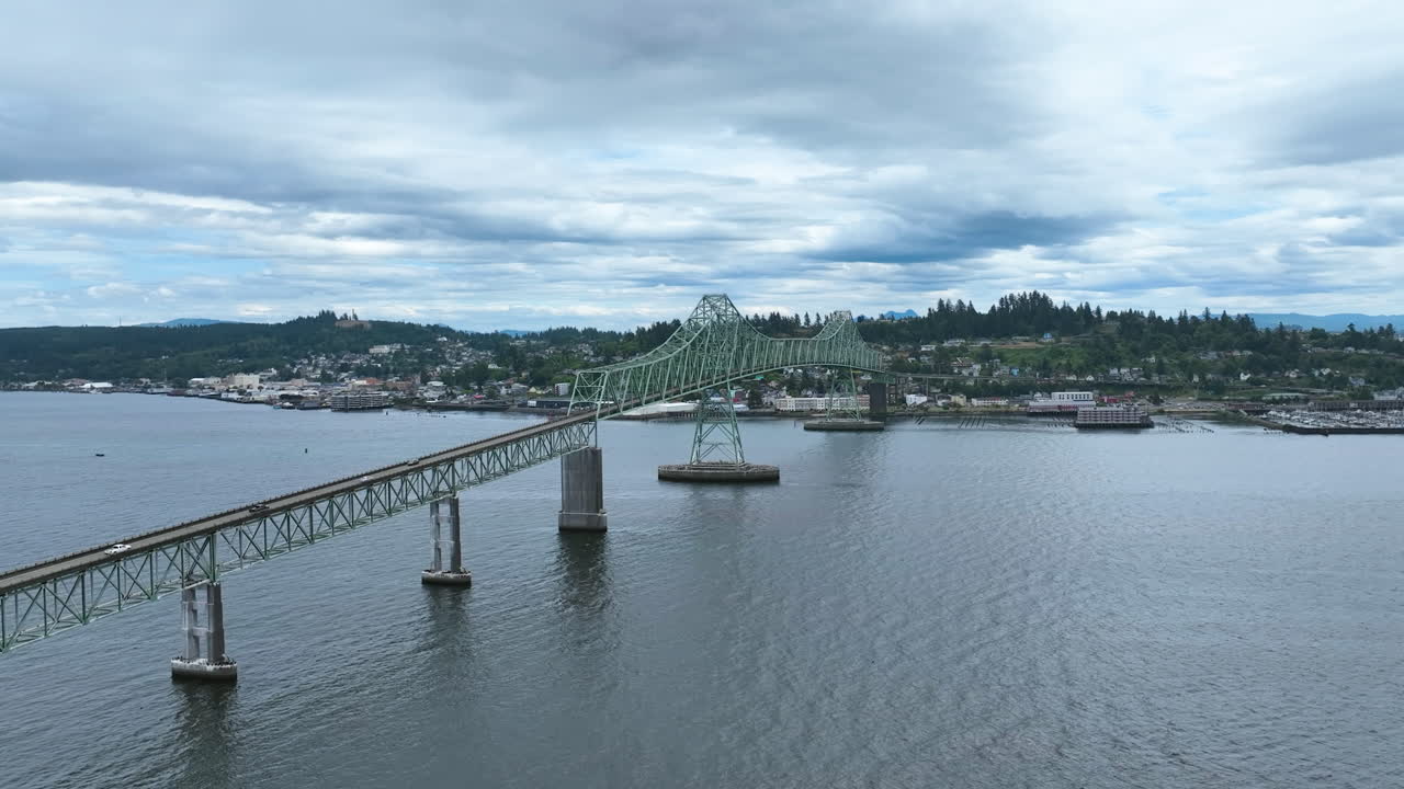 Establishing drone shot of the Astoria-Megler Bridge, gloomy day in Oregon, USA