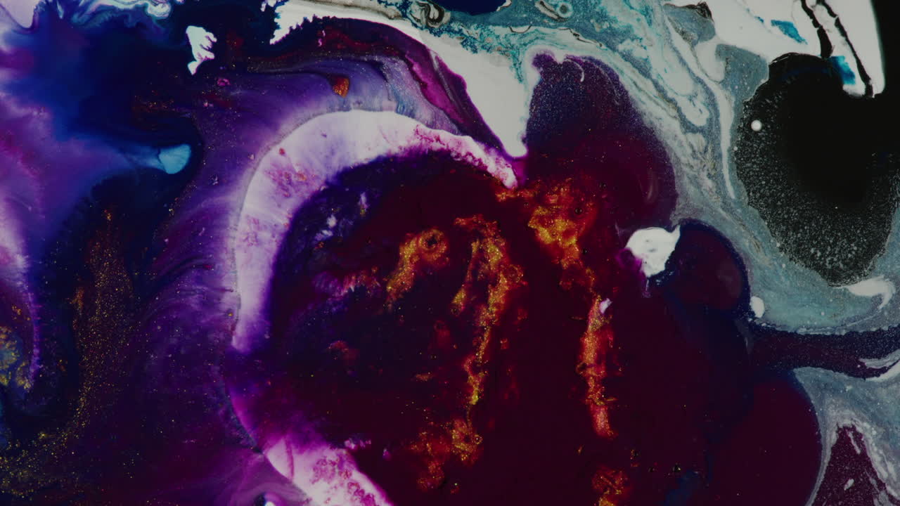 mezclar varios colores produce una impresión oscura adecuada para ilustraciones