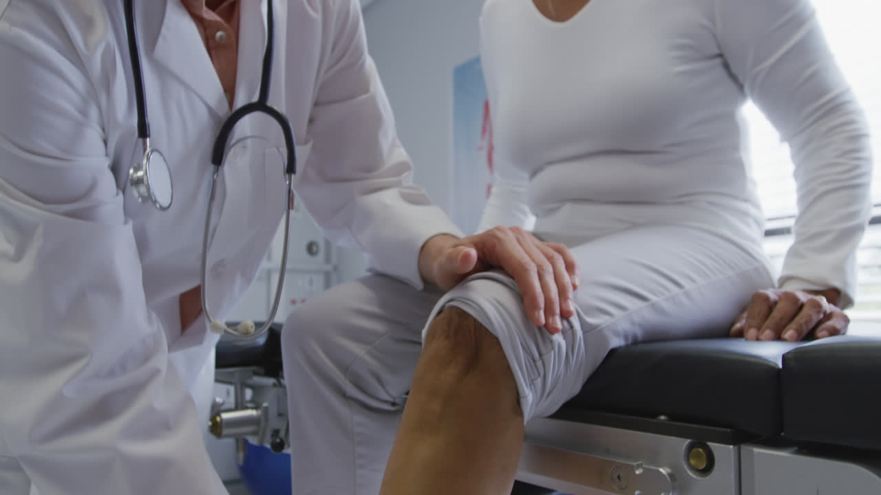 fisioterapeuta en el trabajo en un hospital