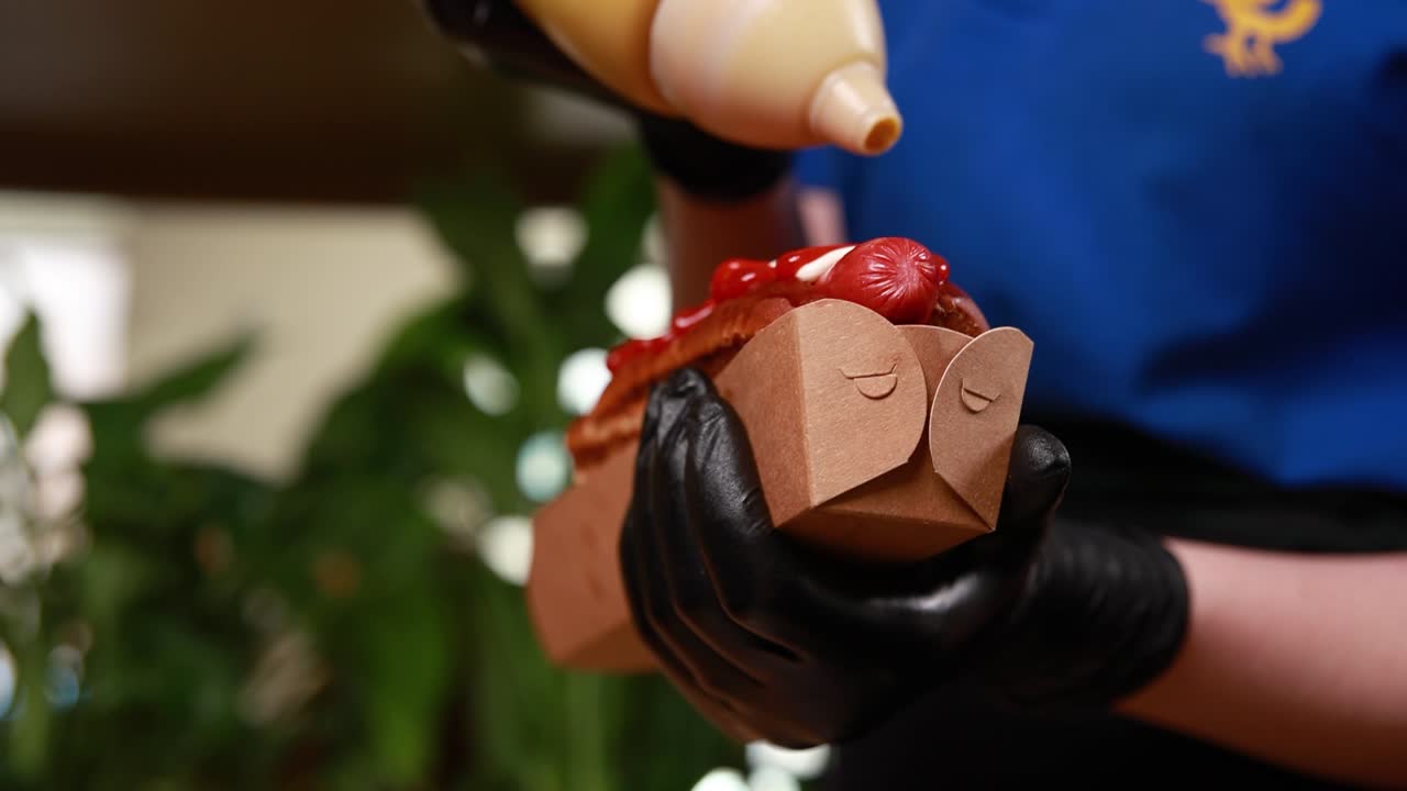 핫도그를 제공하는 것