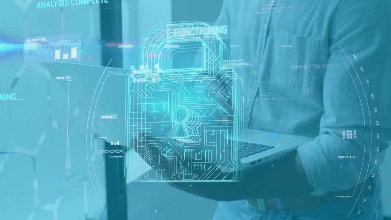 animación del candado de seguridad en línea y procesamiento de datos sobre un hombre de negocios que usa una computadora portátil