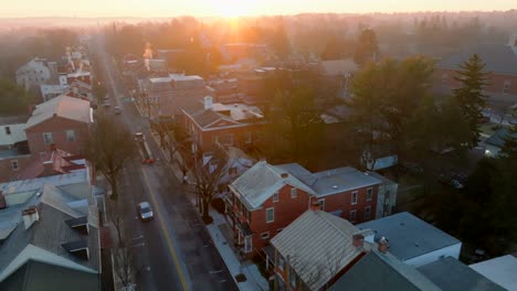 Pequeña-Ciudad-Histórica-En-Estados-Unidos-Al-Amanecer