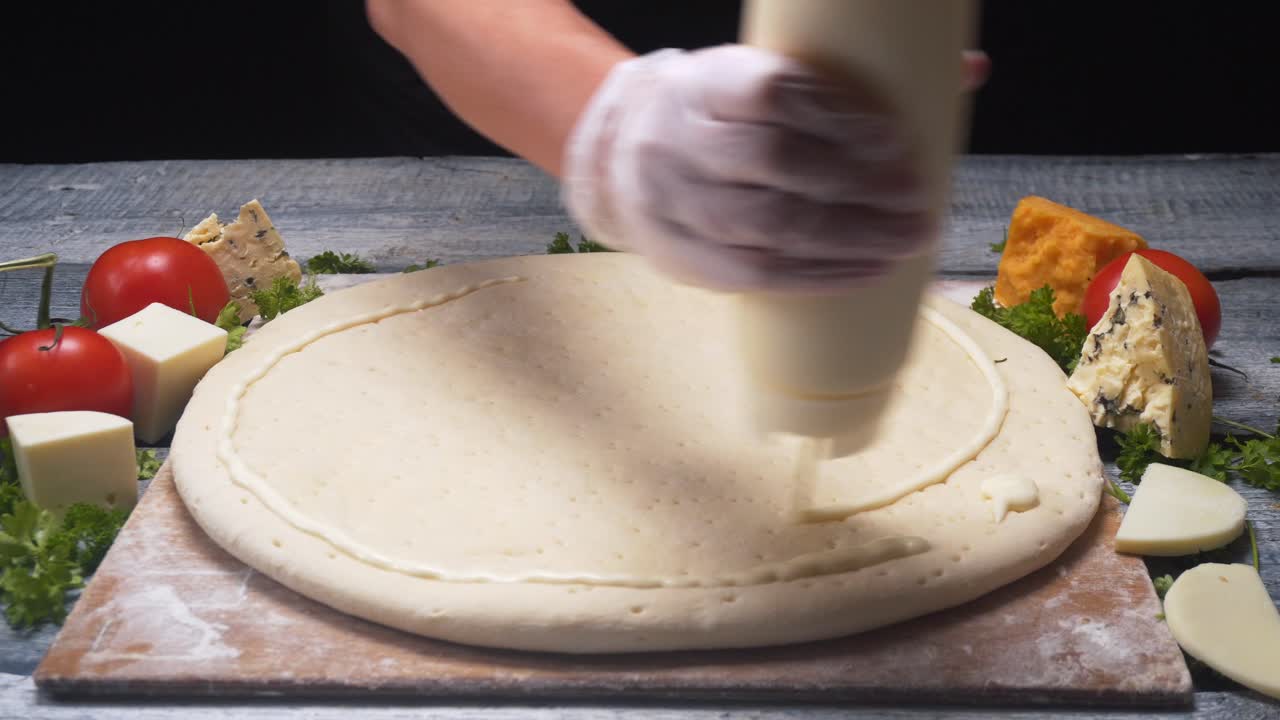 готовить вкусную пиццу