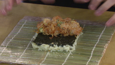 haciendo sushi