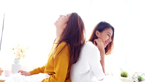 젊은 아시아 레즈비언 lgbt 커플 순간 행복 개념