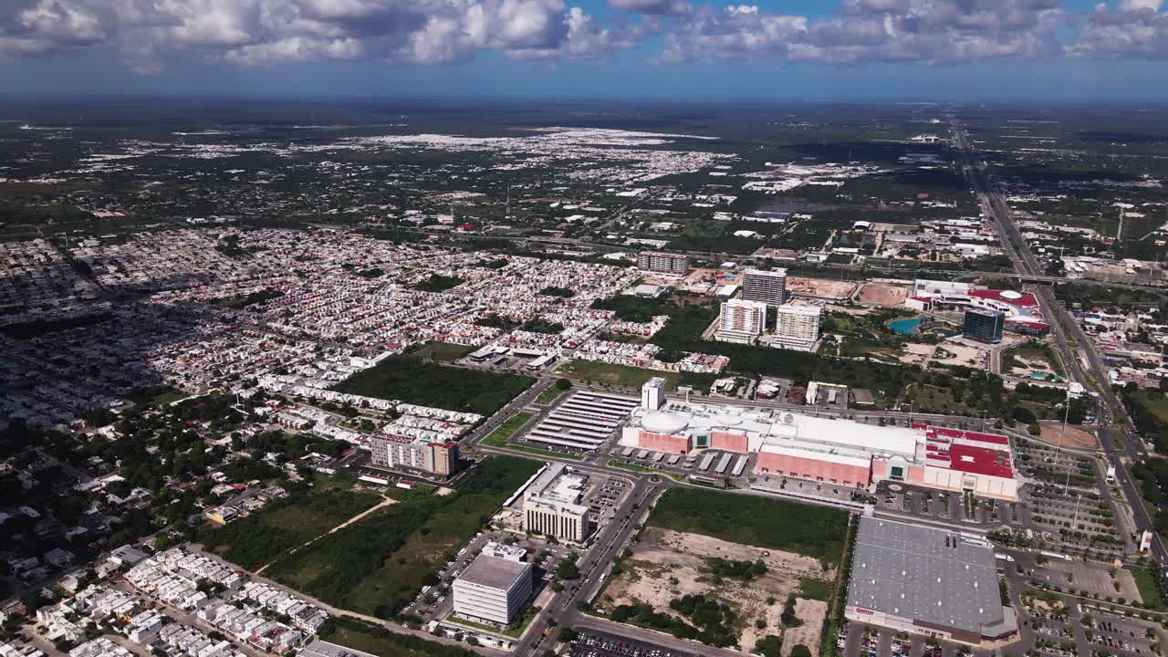los grandes centros comerciales del norte de merida, mexico