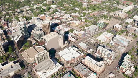 amplia toma aérea de establecimiento sobre la parte superior del distrito del centro de boise de idaho