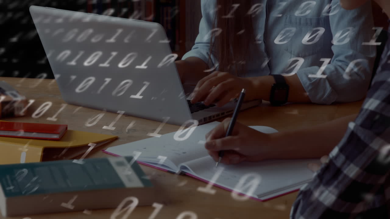 animación de números de codificación binaria que cambian a medida que los estudiantes escriben y usan la computadora portátil