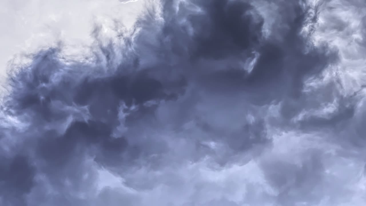 dark clouds that indicate it will rain