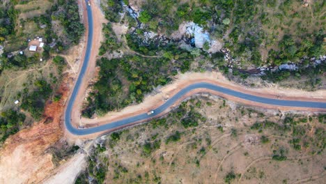 calle comercial en kapenguria kenia con un diseño único