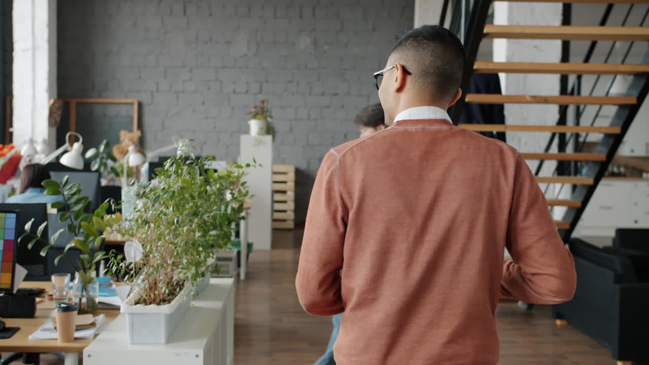 gente de negocios en la oficina moderna