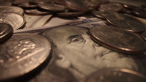dólares y monedas y la inflación en la impresión de dinero