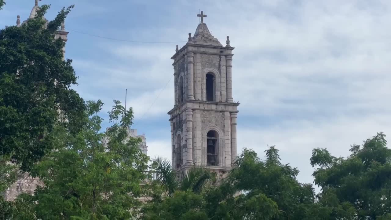 Exploring the Charming Streets and Fountains of San Francisco de Campeche, Mexico