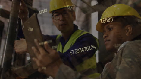 animación de números y procesamiento de datos sobre diversas personas que trabajan en el almacén