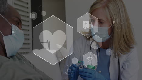 animación de íconos digitales procesamiento de datos sobre mujer médica caucásica con máscara facial vacunando