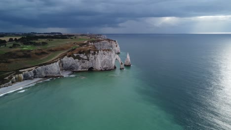 los famosos acantilados de etretat