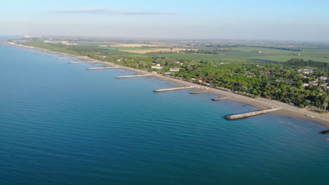 Panning-drone-shot-of-expansive-Italian-coastline-holiday-travel-destination