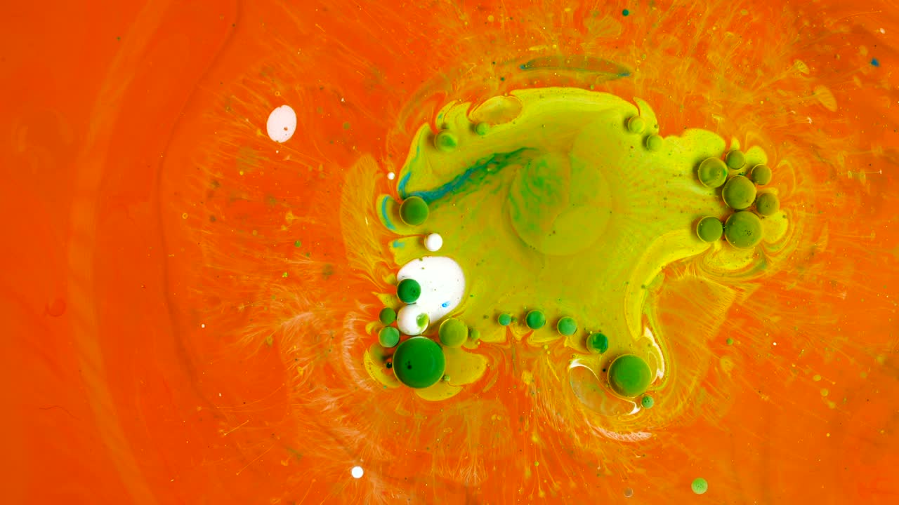 цвета в движении, жидкий эффект, мыльные пузырьки