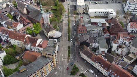 Traffic-at-Street-intersection-in-old-city-of-Kaiserslautern,-Germany