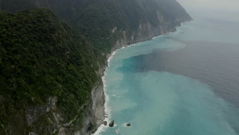 Vista-Aérea-Escénica-Del-Paisaje-Marino-Del-Acantilado-De-Qingshui,-Hualien