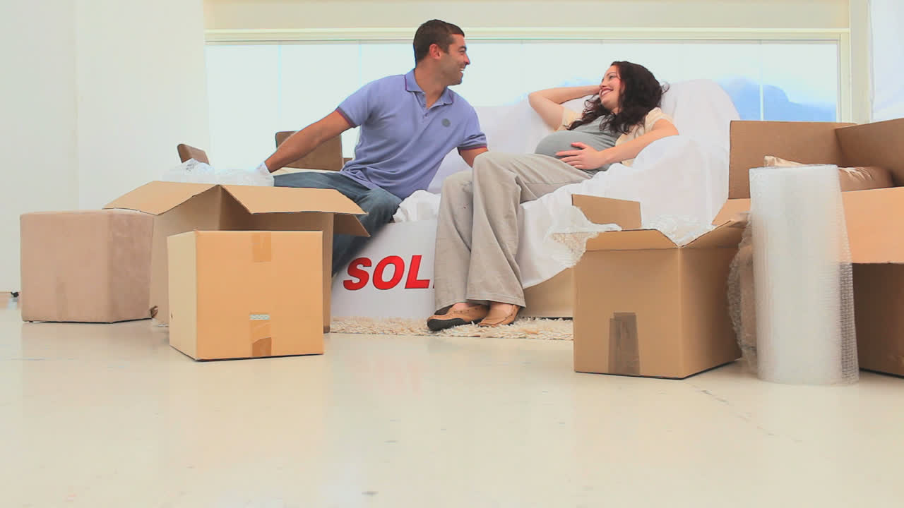 미래의 부모가 이사하는 것