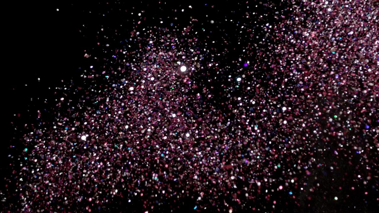 Realistiskt exploderande glitter på svart bakgrund
