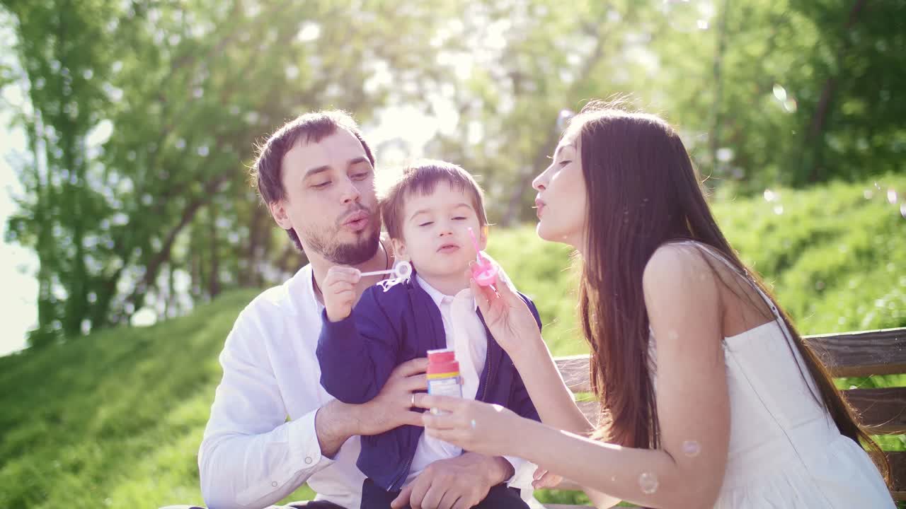 공원에서 가족 놀이