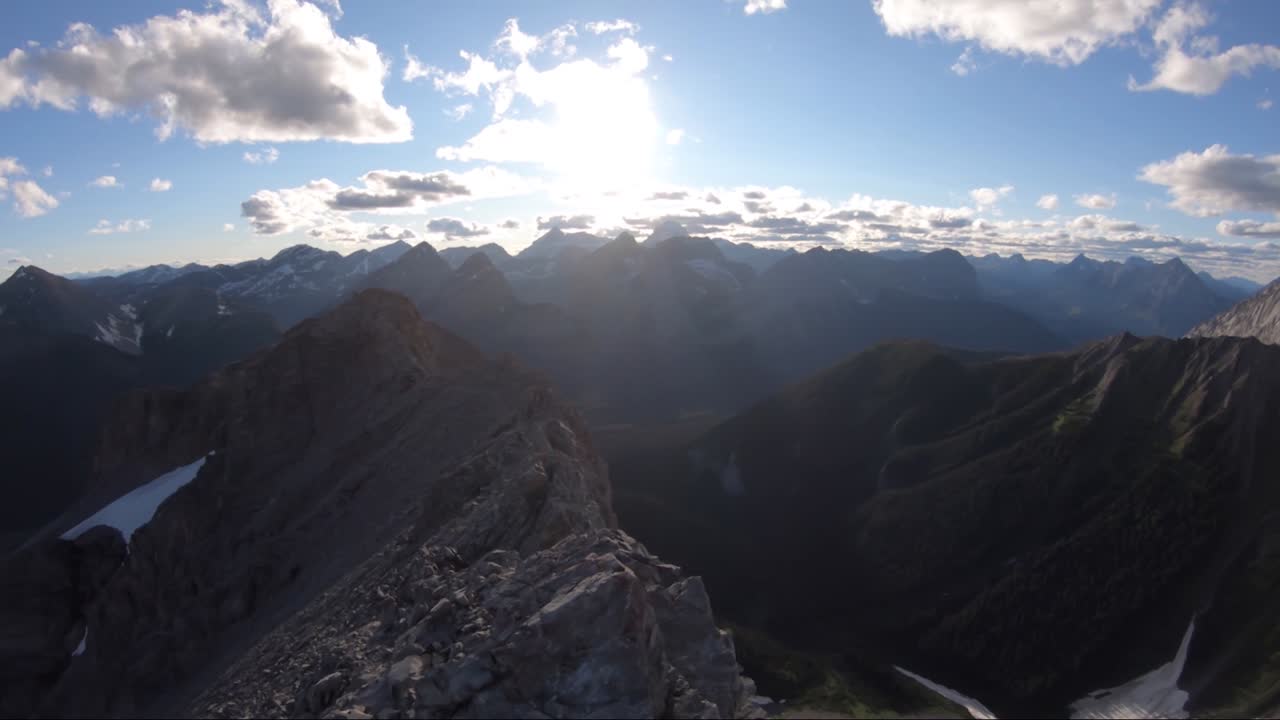 punto de vista desde la cima del pico de smutwood en el país de kananaskis