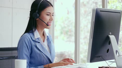 Customer-support-agent-or-call-center-with-headset-talking-to-customer-on-phone.