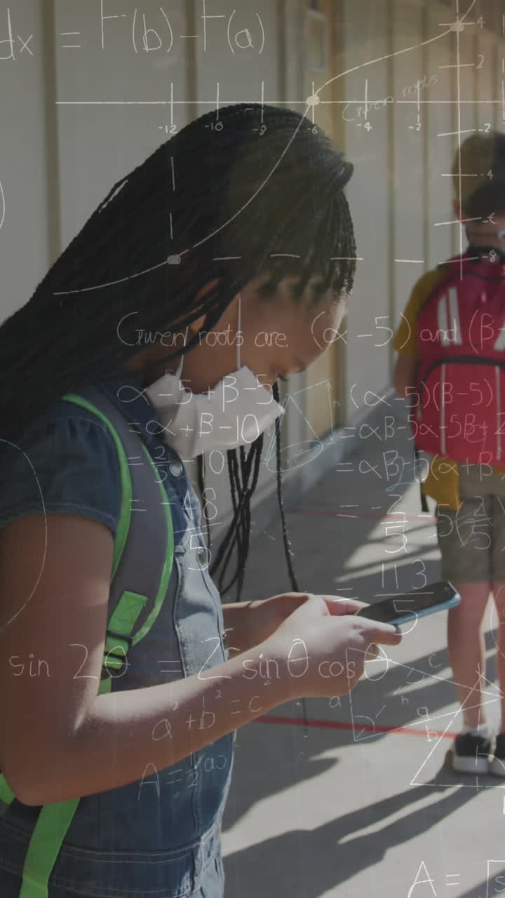 animación de ecuaciones matemáticas sobre diversos escolares y maestros que usan máscaras faciales