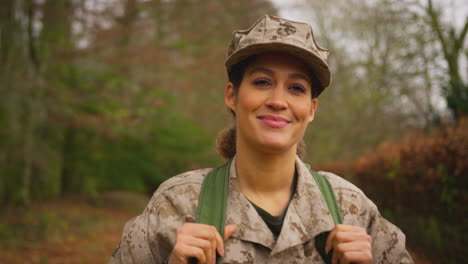 American-Female-Soldier-In-Uniform-Carrying-Kitbag-Returning-Home-On-Leave