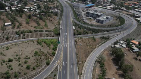 Luftaufnahme-Des-Kreisverkehrs-Hazara-Autobahn,-Abatabod-Autobahn