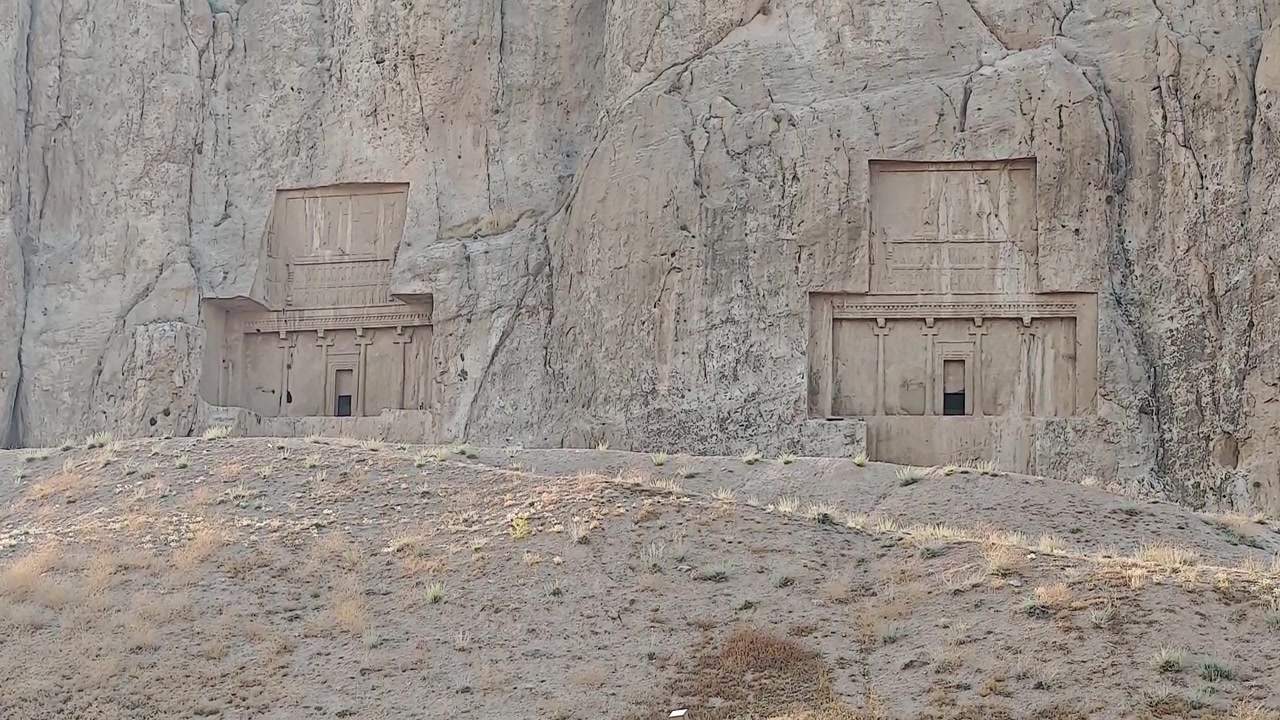 Antigas Tumbas Rupestres em Naqsh-e Rostam no Irã