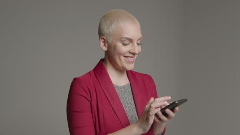 Female-model-posing-with-smartphone-during-studio-portrait-06