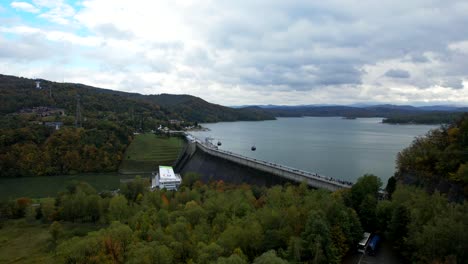 Dam-in-the-mountains-Autumn-view