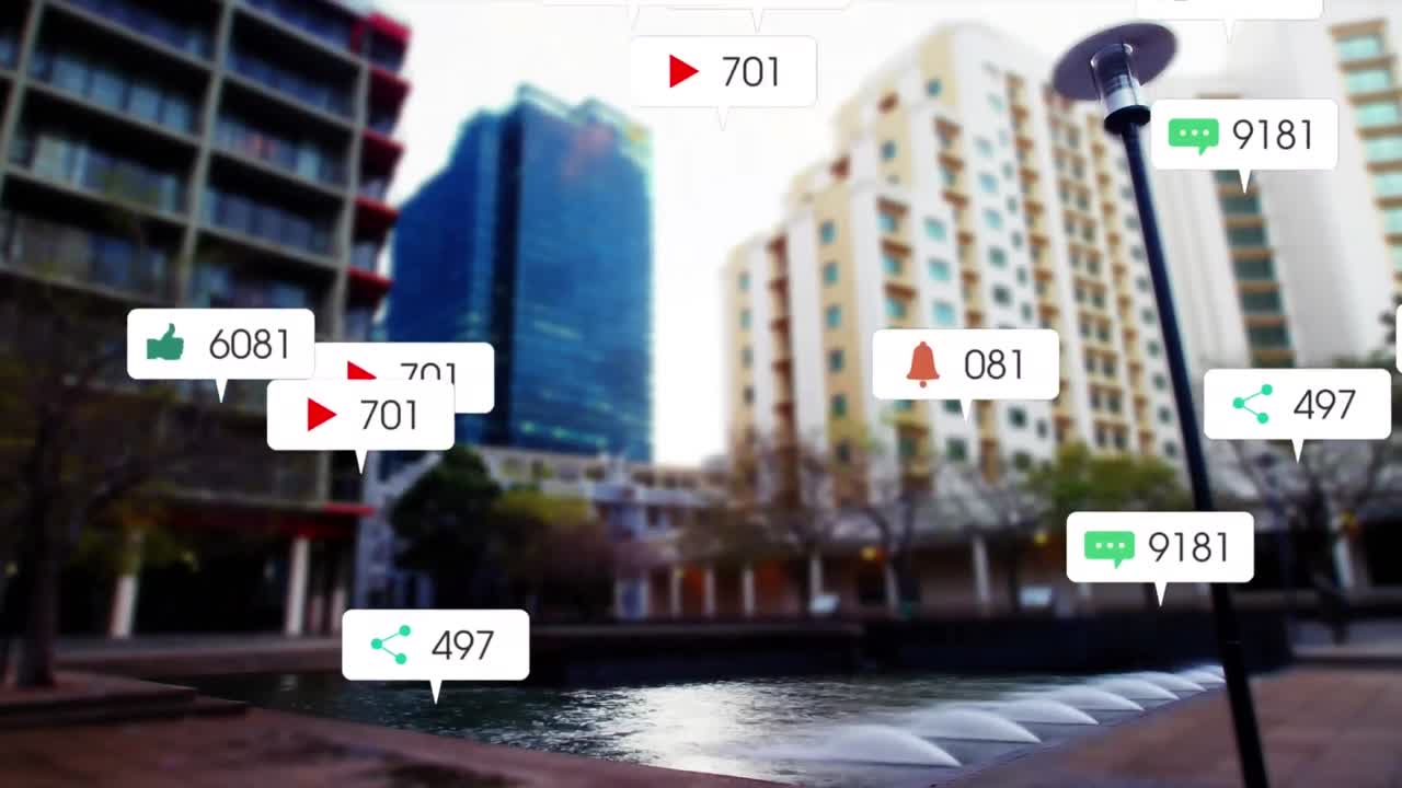 анимация медиа-икон над городским пейзажем