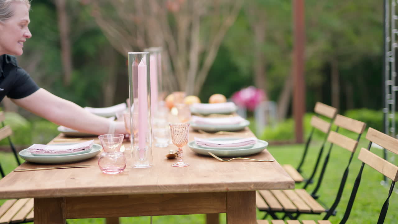 Elegant Outdoor Wedding Table Setting