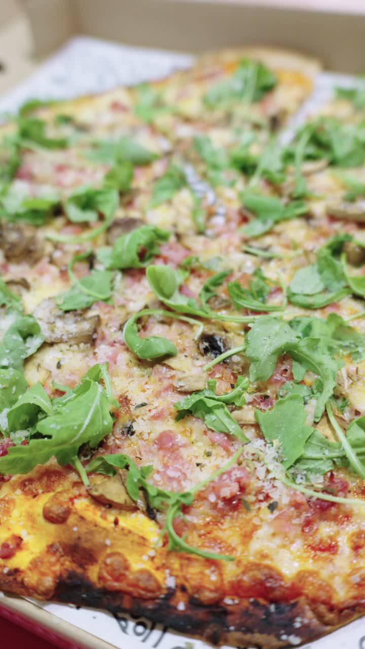 Pizza with arugula, ham and mushrooms