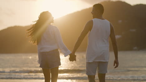 Couple-holding-hands-at-sunset