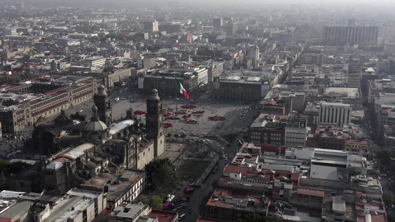 Ripresa aerea del centro di Città del Messico con la Cattedrale e la piazza principale