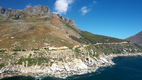 Scenic-Route-Of-M6-Victoria-Road-At-The-Foot-Of-The-Twelve-Apostles-Mountain-Range-In-Cape-Town,-South-Africa